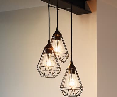 Voir nos services de Réparer / remplacer une suspension / applique