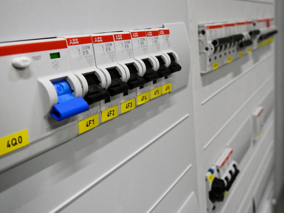 Que dit la norme C 15-100 pour un tableau électrique ? - IZI by EDF