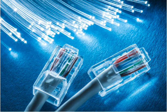 Installer la fibre optique dans votre espace de vente : comparatif des offres de fibre en 2022 